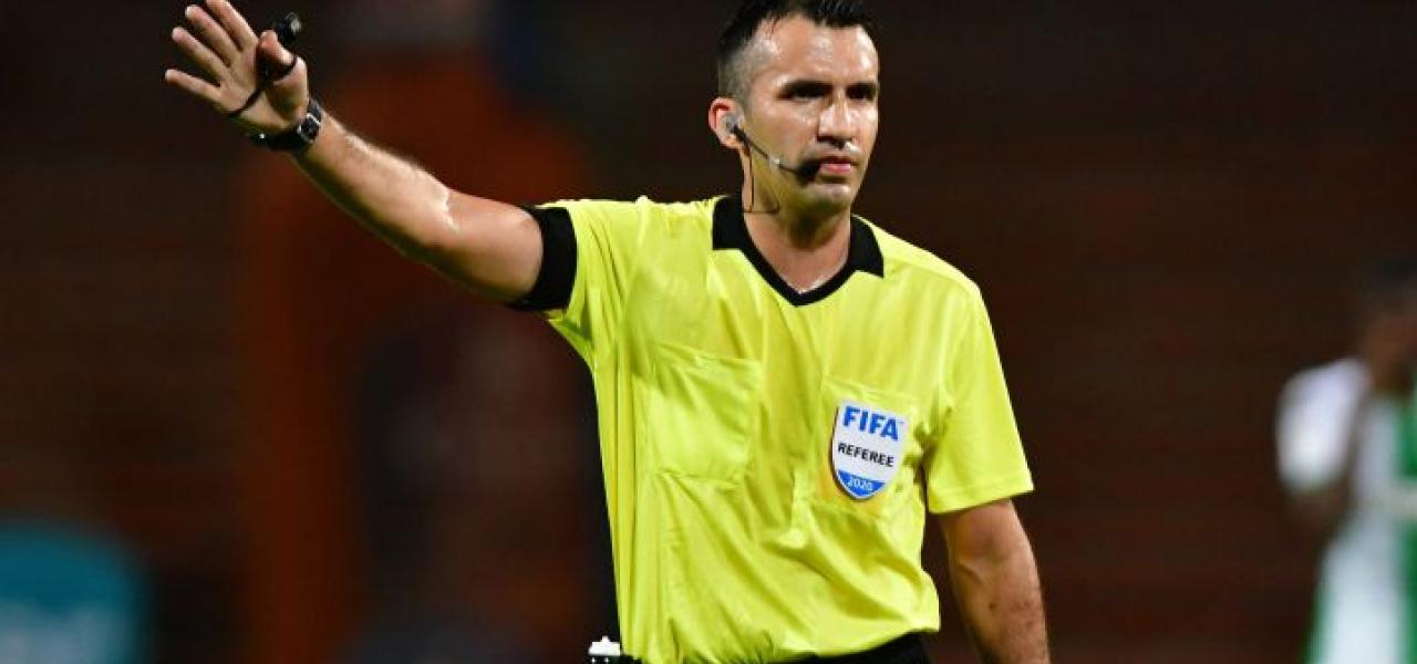 CARLOS BETACUR-Arbitro FIFA